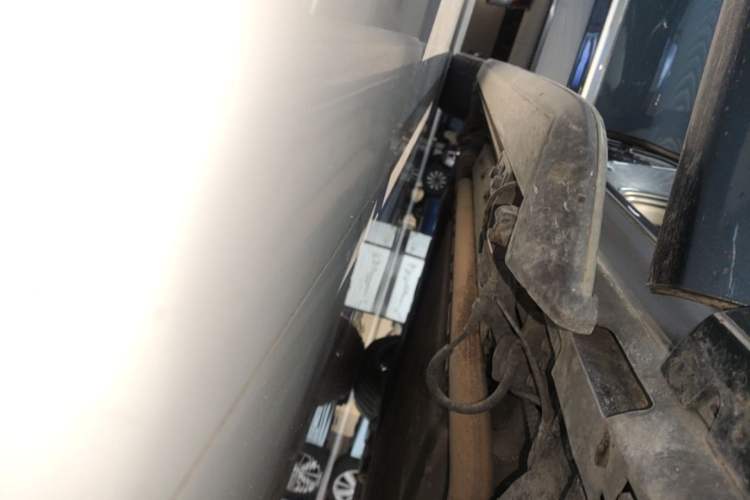 Used Hima AITO M9 2024 Range-Extended Ultra Version 42 kWh 6-Seater Model Right Side Sill