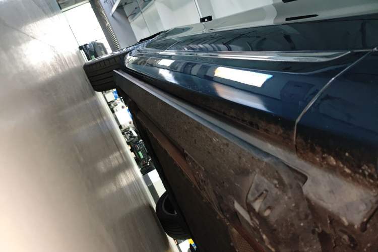 Used Hima AITO M9 2024 Range-Extended Ultra Version 52 kWh 6-Seater Model Right Side Sill