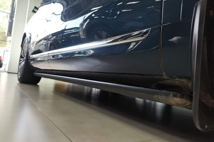 Used Hima AITO M9 2024 Range-Extended Ultra Version 52 kWh 6-Seater Model Right Side Sill