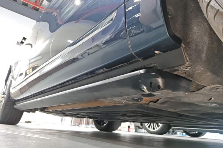 Used Hima AITO M9 2024 Range-Extended Ultra Version 52 kWh 6-Seater Model Right Side Sill