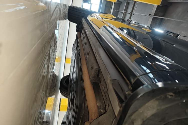 Used Hima AITO M9 2024 Range-Extended Ultra Version 42 kWh 6-Seater Model Right Side Sill