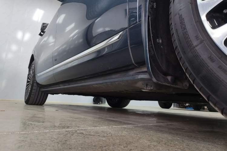Used Hima AITO M9 2024 Range-Extended Ultra Version 52 kWh 5-Seater Model Right Side Sill