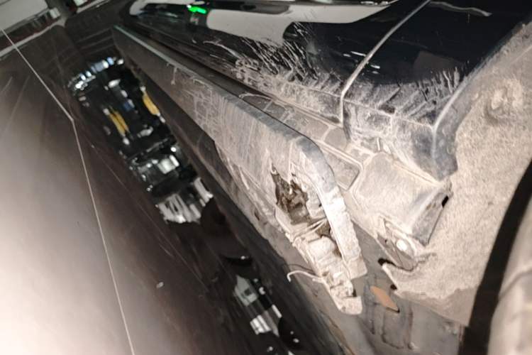 Used Hima AITO M9 2024 Range-Extended Ultra Version 42 kWh 6-Seater Model Right Side Sill