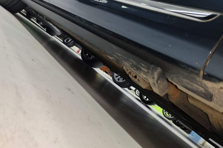 Used Hima AITO M9 2024 Range-Extended Ultra Version 52 kWh 6-Seater Model Right Side Sill