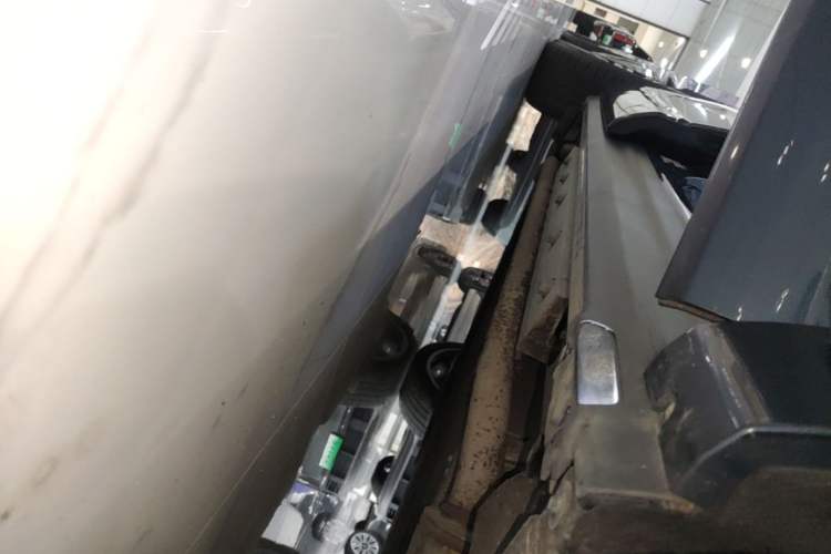 Used Hima AITO M9 2024 Range-Extended Ultra Version 52 kWh 6-Seater Model Right Side Sill
