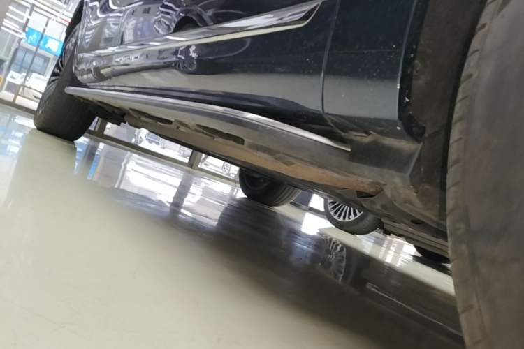 Used Hima AITO M9 2024 Range-Extended Ultra Version 42 kWh 6-Seater Model Right Side Sill