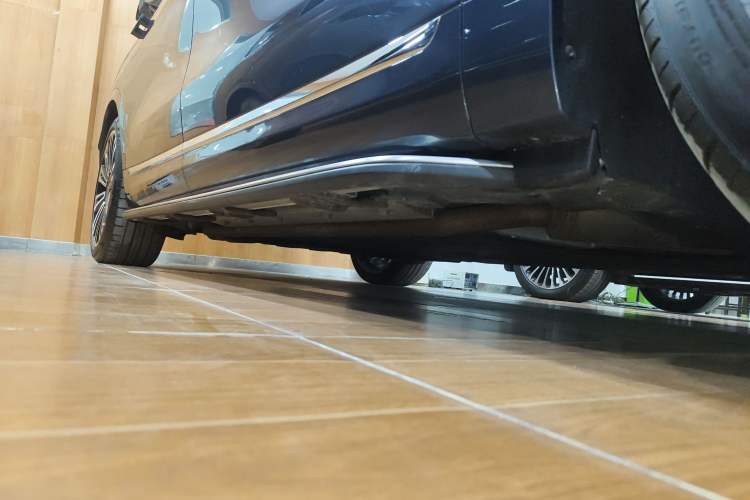 Used Hima AITO M9 2024 Range-Extended Ultra Version 42 kWh 6-Seater Model Right Side Sill