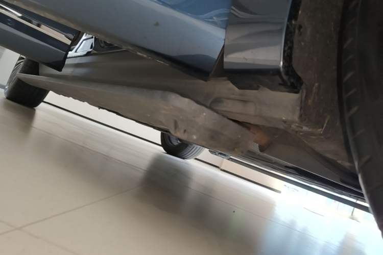 Used Hima AITO M9 2024 Range-Extended Max Edition 52 kWh 5-Seater Version Right Side Sill