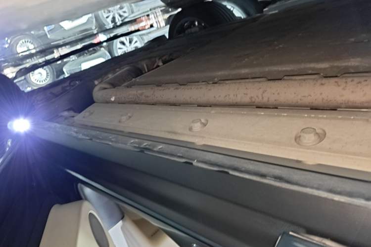 Used Hima AITO M9 2024 Range-Extended Max Edition 42 kWh 6-Seater Version Right Side Sill