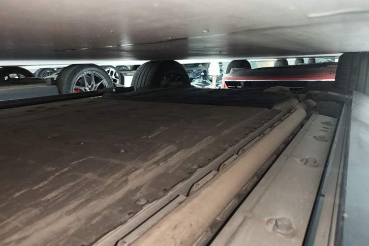 Used Hima AITO M9 2024 Range-Extended Ultra Version 42 kWh 6-Seater Model Right Side Sill