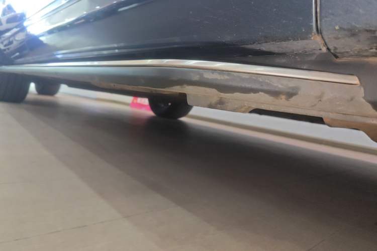 Used Hima AITO M9 2024 All-Electric Ultra Version 100 kWh 6-Seater Model Right Side Sill