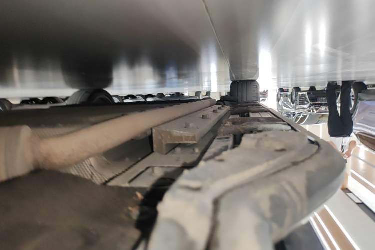 Used Hima AITO M9 2024 Range-Extended Ultra Version 42 kWh 6-Seater Model Right Side Sill