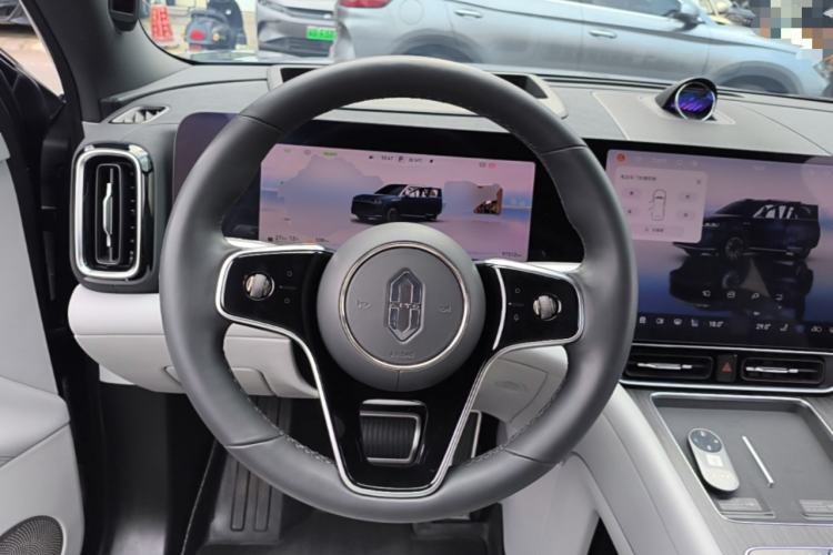 Used Hima AITO M9 2024 Range-Extended Ultra Version 42 kWh 6-Seater Model Steering Wheel