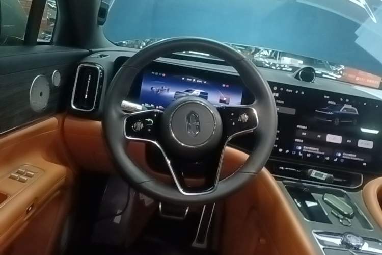 Used Hima AITO M9 2024 Range-Extended Ultra Version 42 kWh 6-Seater Model Steering Wheel
