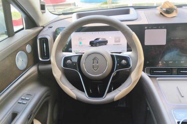 Used Hima AITO M9 2024 Range-Extended Ultra Version 52 kWh 5-Seater Model Steering Wheel
