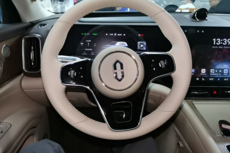 Used Hima AITO M9 2024 Range-Extended Ultra Version 42 kWh 6-Seater Model Steering Wheel