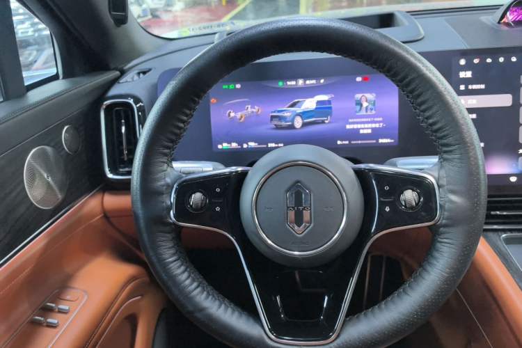 Used Hima AITO M9 2024 Range-Extended Ultra Version 42 kWh 6-Seater Model Steering Wheel