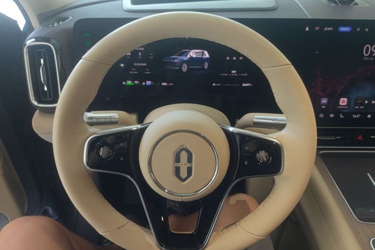 Used Hima AITO M9 2024 Range-Extended Ultra Version 42 kWh 6-Seater Model Steering Wheel
