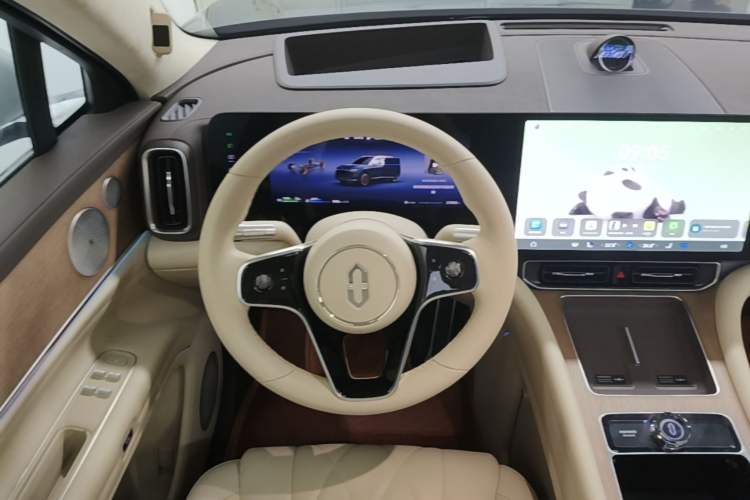 Used Hima AITO M9 2024 Range-Extended Ultra Version 52 kWh 5-Seater Model Steering Wheel