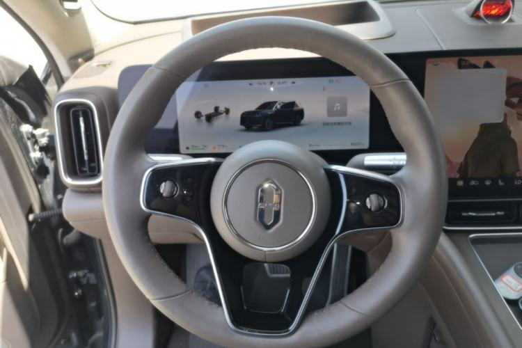 Used Hima AITO M9 2024 Range-Extended Ultra Version 52 kWh 5-Seater Model Steering Wheel