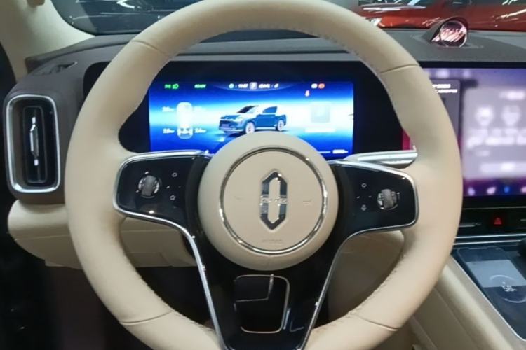 Used Hima AITO M9 2024 Range-Extended Ultra Version 42 kWh 6-Seater Model Steering Wheel