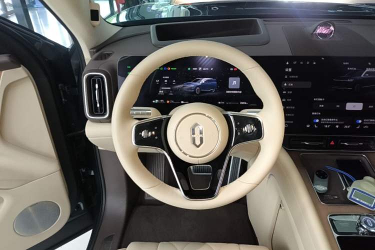 Used Hima AITO M9 2024 Range-Extended Ultra Version 42 kWh 6-Seater Model Steering Wheel