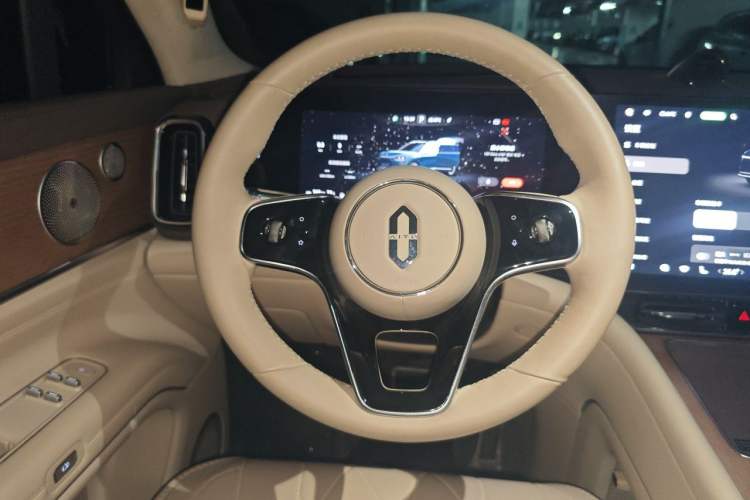 Used Hima AITO M9 2024 Range-Extended Ultra Version 42 kWh 6-Seater Model Steering Wheel