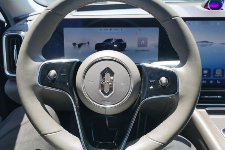 Used Hima AITO M9 2024 Range-Extended Ultra Version 52 kWh 5-Seater Model Steering Wheel