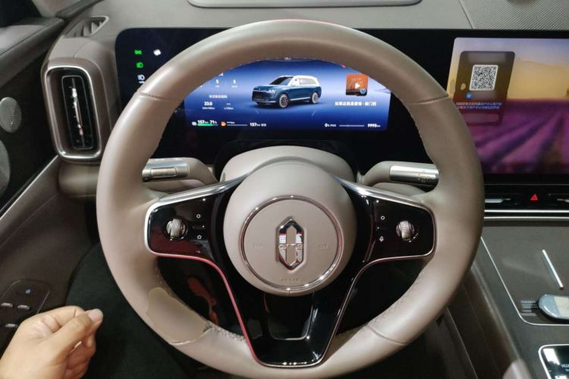 Used Hima AITO M9 2024 Range-Extended Ultra Version 52 kWh 5-Seater Model Steering Wheel