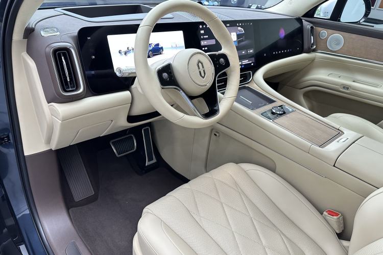 Used Hima AITO M9 2024 Range-Extended Ultra Version 52 kWh 6-Seater Model Steering Wheel