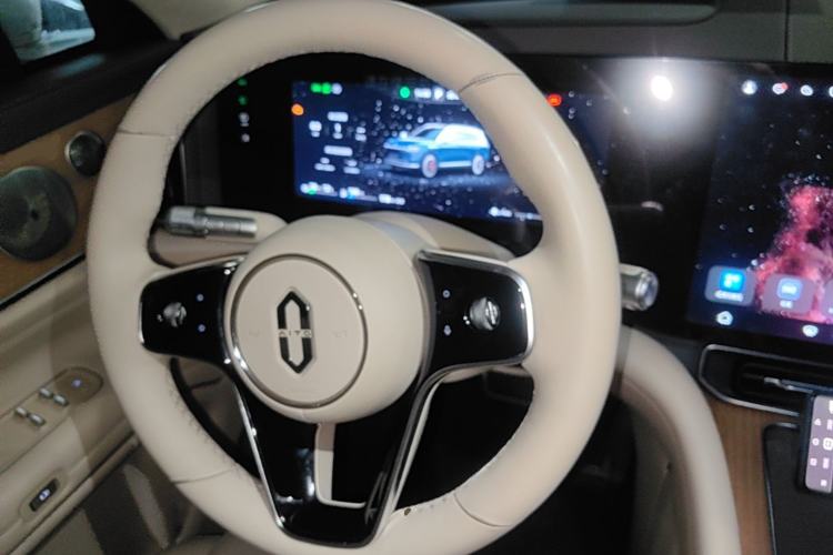 Used Hima AITO M9 2024 Range-Extended Ultra Version 52 kWh 6-Seater Model Steering Wheel