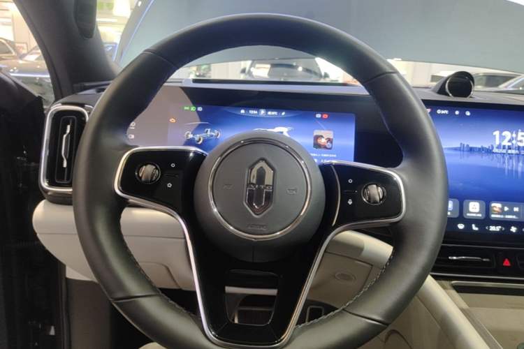 Used Hima AITO M9 2024 Range-Extended Ultra Version 42 kWh 6-Seater Model Steering Wheel