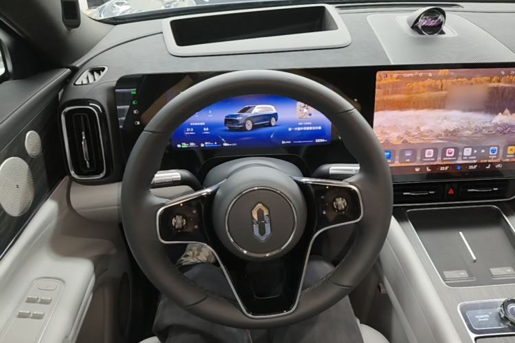 Used Hima AITO M9 2024 Range-Extended Ultra Version 42 kWh 6-Seater Model Steering Wheel