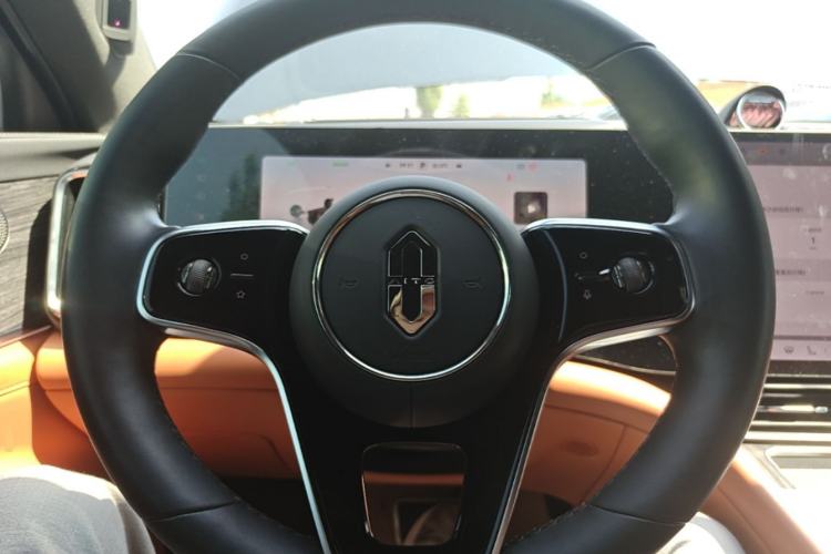 Used Hima AITO M9 2024 Range-Extended Ultra Version 42 kWh 6-Seater Model Steering Wheel