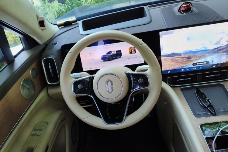 Used Hima AITO M9 2024 Range-Extended Ultra Version 52 kWh 6-Seater Model Steering Wheel
