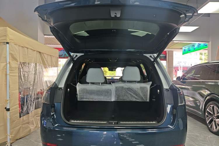 Used Hima AITO M9 2024 Range-Extended Ultra Version 42 kWh 6-Seater Model Trunk