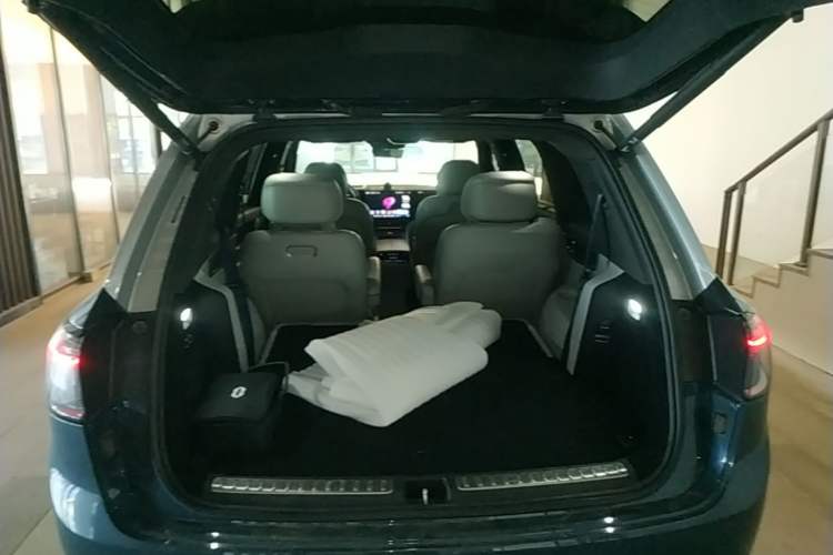 Used Hima AITO M9 2024 Range-Extended Ultra Version 42 kWh 6-Seater Model Trunk