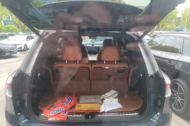 Used Hima AITO M9 2024 Range-Extended Ultra Version 42 kWh 6-Seater Model Trunk