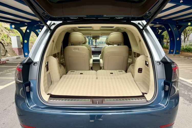Used Hima AITO M9 2024 Range-Extended Ultra Version 42 kWh 6-Seater Model Trunk