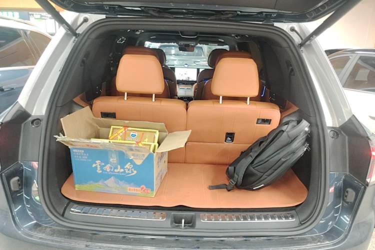 Used Hima AITO M9 2024 Range-Extended Ultra Version 42 kWh 6-Seater Model Trunk