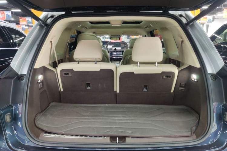 Used Hima AITO M9 2024 Range-Extended Ultra Version 42 kWh 6-Seater Model Trunk
