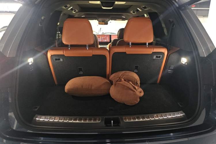 Used Hima AITO M9 2024 Range-Extended Ultra Version 42 kWh 6-Seater Model Trunk