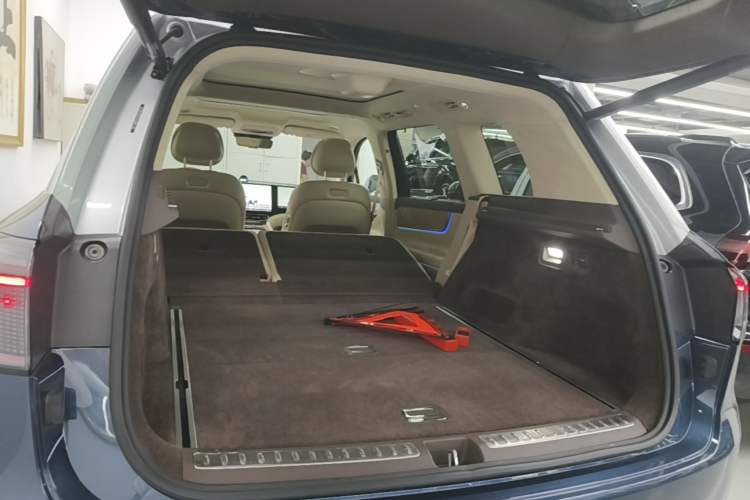 Used Hima AITO M9 2024 Range-Extended Ultra Version 52 kWh 5-Seater Model Trunk