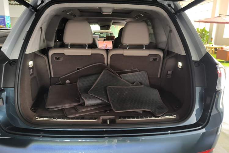 Used Hima AITO M9 2024 Range-Extended Ultra Version 42 kWh 6-Seater Model Trunk