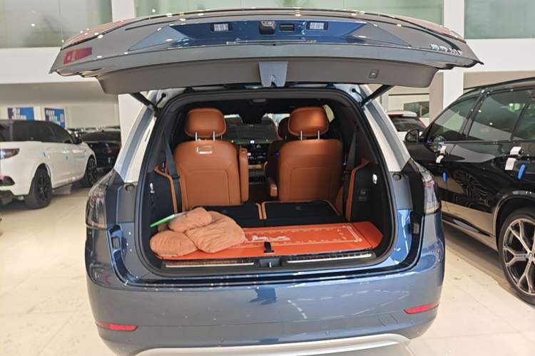 Used Hima AITO M9 2024 Range-Extended Ultra Version 42 kWh 6-Seater Model Trunk