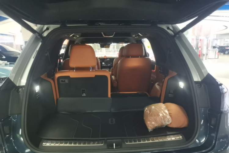 Used Hima AITO M9 2024 All-Electric Ultra Version 100 kWh 6-Seater Model Trunk