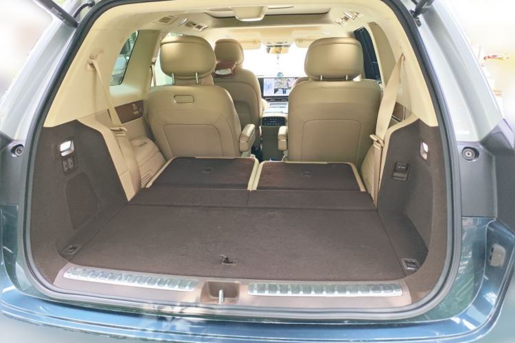 Used Hima AITO M9 2024 All-Electric Ultra Version 100 kWh 6-Seater Model Trunk