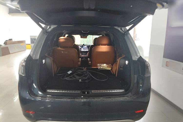 Used Hima AITO M9 2024 Range-Extended Ultra Version 52 kWh 6-Seater Model Trunk