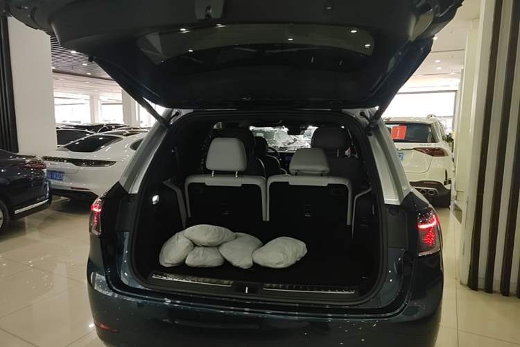 Used Hima AITO M9 2024 Range-Extended Ultra Version 42 kWh 6-Seater Model Trunk
