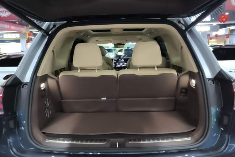 Used Hima AITO M9 2024 Range-Extended Ultra Version 42 kWh 6-Seater Model Trunk